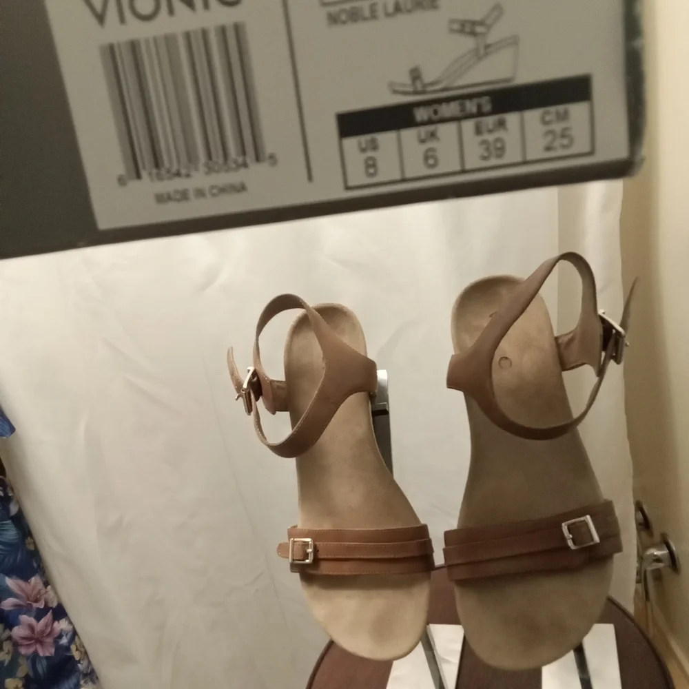 Vionic  Sandals - Picture 9 of 9